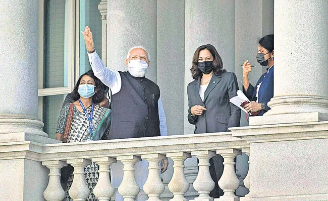 PM Narendra Modi USA Vice President Kamala Harris meet in DC - Sakshi