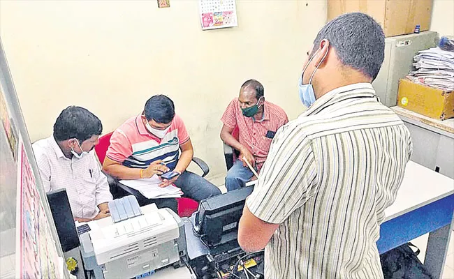 ACB Raids On GHMC Kukatpally Circle Office In Hyderabad - Sakshi