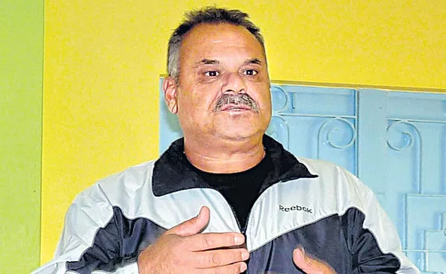 Australia Former Cricketer Dav Whatmore As Baroda Head Coach - Sakshi