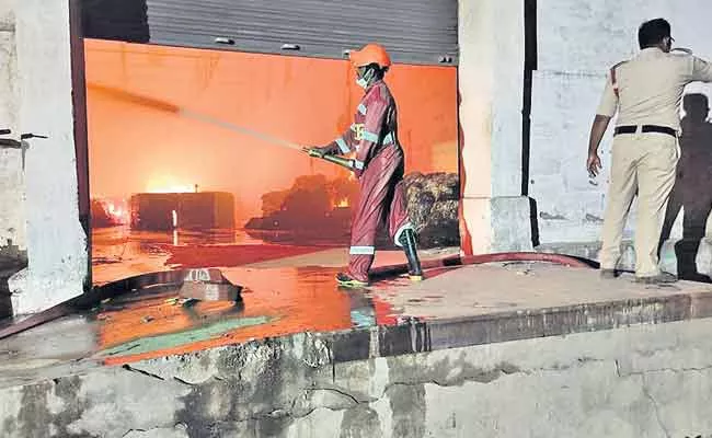 Fire Accident In NSL Textile Oil Mill At Guntur District - Sakshi