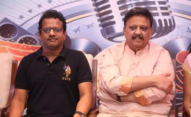 Km Radhakrishnan Pays Tribute Legendary Singer Bala subrahmanyam - Sakshi