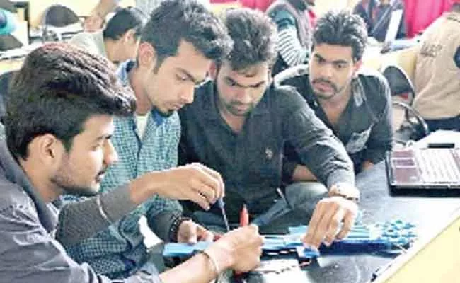 Private Universities: 35 Percent Convenor Quota Seats For Poor Merit Students - Sakshi