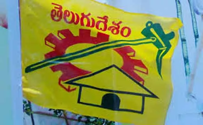 Clashes In Krishna District Mopidevi Mandal TDP - Sakshi