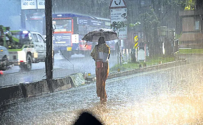 Telangana: Heavy Rain In The City Many Areas Are Flooded - Sakshi