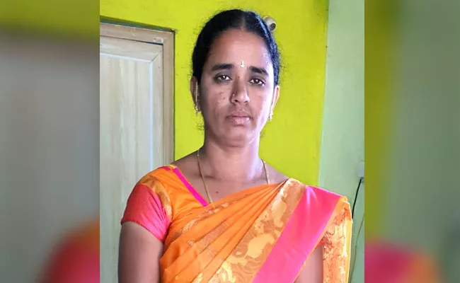 Husband Illegal Relation Sarpanch Self Slaughter In Jadcherla - Sakshi