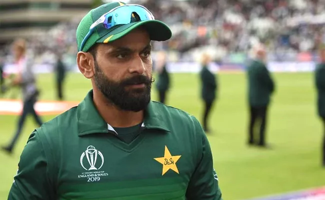 Mohammad Hafeez Gets Down with Food Poisoning - Sakshi