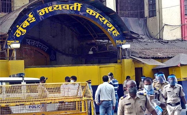 39 Inmates Tested Positive In Mumbai Byculla Prison - Sakshi