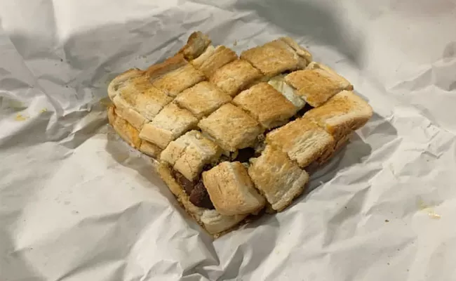 Viral: Man Paid For Breakfast In Coins Receives Sandwich Cut Up Tiny Chunks - Sakshi