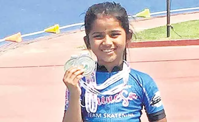 Hyderabad 5 Year Old Girl Bags Award In National Level Skating - Sakshi