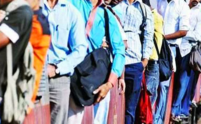 Million Unemployed Pakistanis Apply for A Peon Post - Sakshi