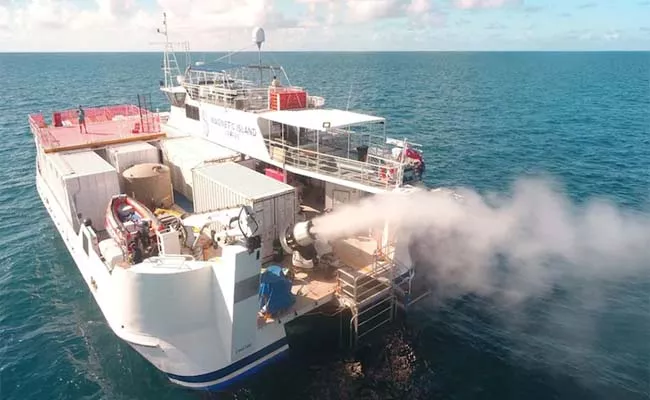 Little fluffy Clouds May Save Australia Great Barrier Reef  - Sakshi