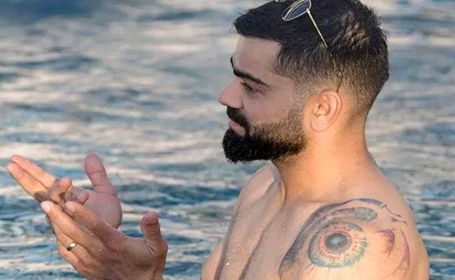 IPL 2021: Virat Kohli Shirtless Photo During RCB Pool Session - Sakshi