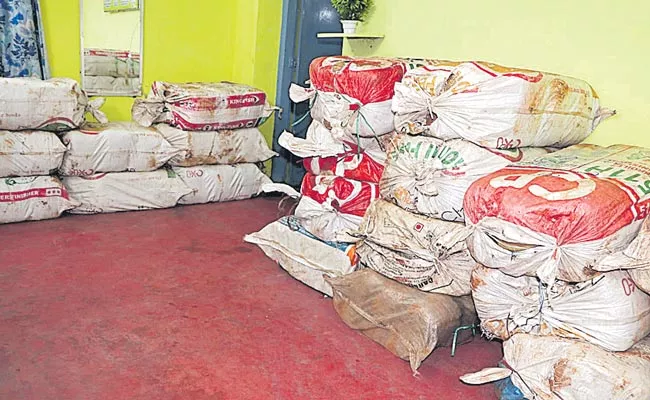 Telangana Police Seized Cannabis Worth Rs. 1.25 Crore - Sakshi