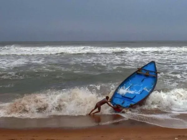 Cyclone Gulab Storm Move Towards Pakistan On Thursday - Sakshi