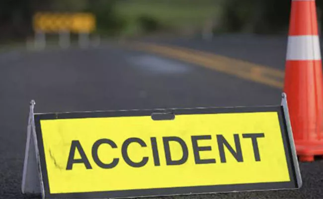 Two Deceased In Road Accident Hyderabad - Sakshi