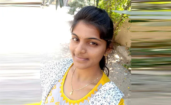 21 Year Old Girl Ends Her Life Peddapalli - Sakshi