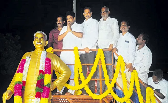 Idol of Joshua at Narasaraopet - Sakshi