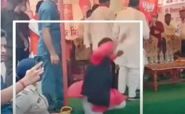 Viral Video:Local BJP Leader Falls Off Stage In Madhya Pradesh Over CM Yatra - Sakshi