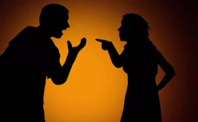 Madhya Pradesh Woman Thrashed Drunk Man With Slippers When He Tries to Molest Her - Sakshi