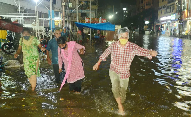 Two Hour Rain Lash Hyderabad, Photo Video Goes Viral - Sakshi