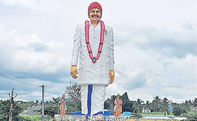 YS Rajasekhara Reddy 60 Feet Statue In Palamaner - Sakshi