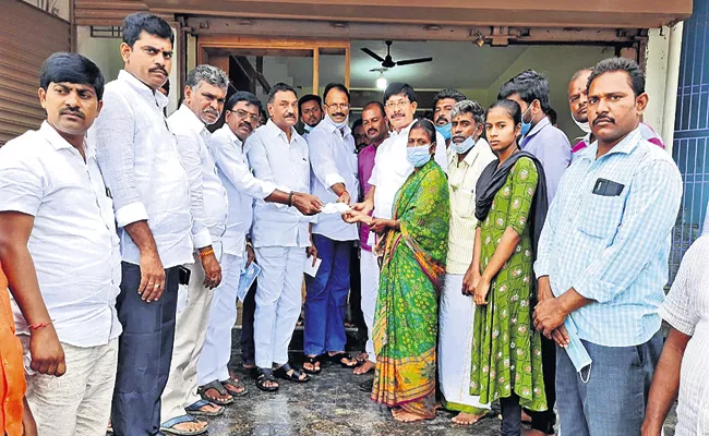 Andhra Pradesh Government Support To Sireesha Family - Sakshi