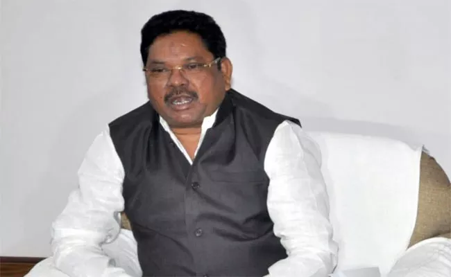 Case Filed Against On MP Soyam Bapurao In Bhainsa - Sakshi