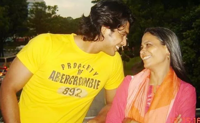 Rip Sidharth Shukla: Actor Spent Last Evening With Mother In Park Report - Sakshi