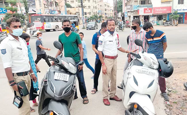 Hyderabad: Traffic Police Strict Action Against Wrong Route Travellers - Sakshi