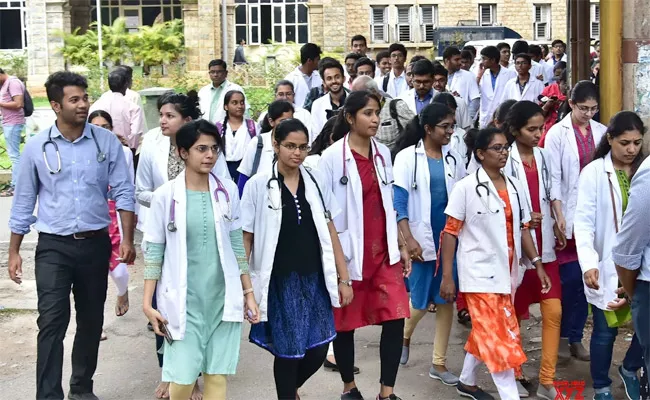 Ap: Health Department Clears Stipend To Private Medical Students - Sakshi