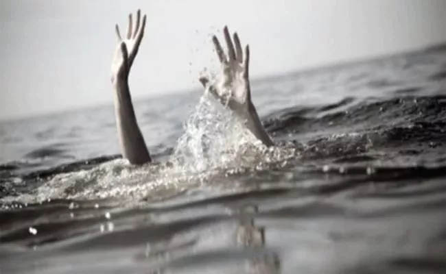 Girl Commits Suicide By Jumping In Lake In Yadadri District - Sakshi