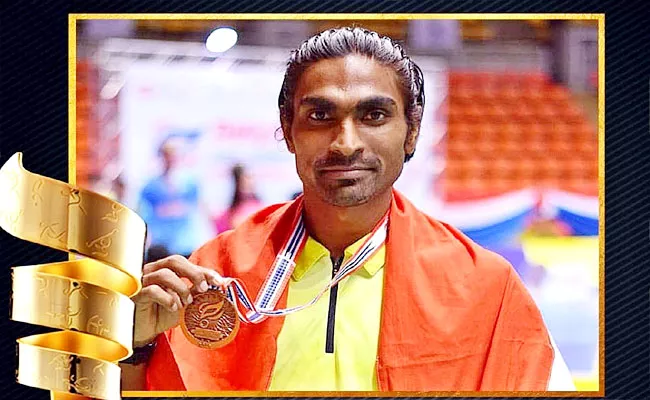 Pramodh Baghat Inspirational Story Won Gold Medal Tokyo Paralympics - Sakshi