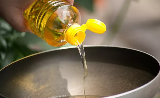 Edible oil prices likely to come down by December - Sakshi