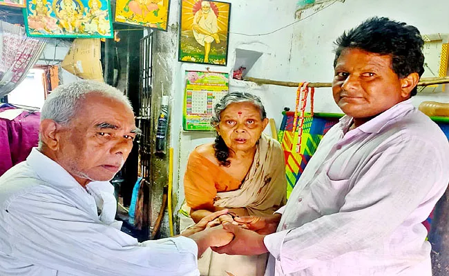 Retired VRO Comes Home After Two And Half Years In YSR District - Sakshi