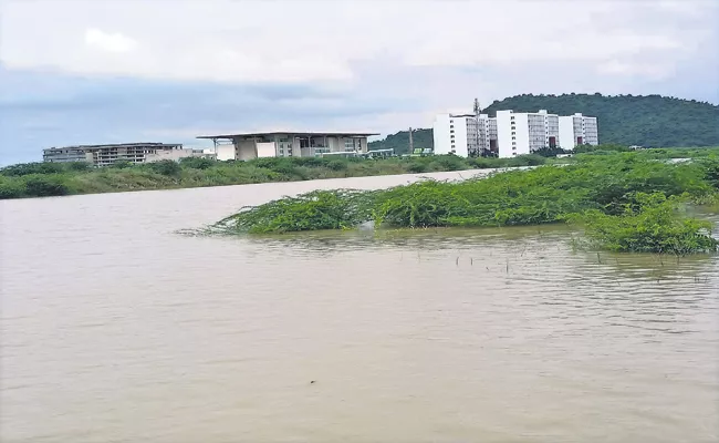 Huge Flood Flow to Kondaveeti Vagu - Sakshi