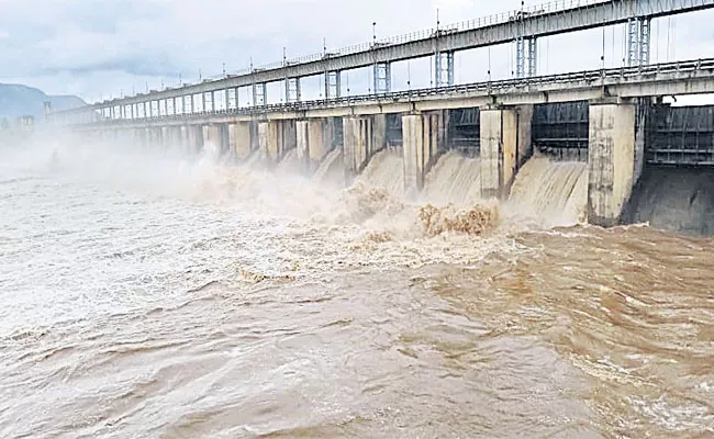 Projects Are Full Of Rain Flood Water In Telangana - Sakshi