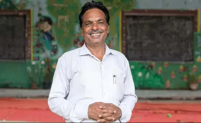 From Child Labourer To Teacher A Delhi Man Inspiring Story - Sakshi