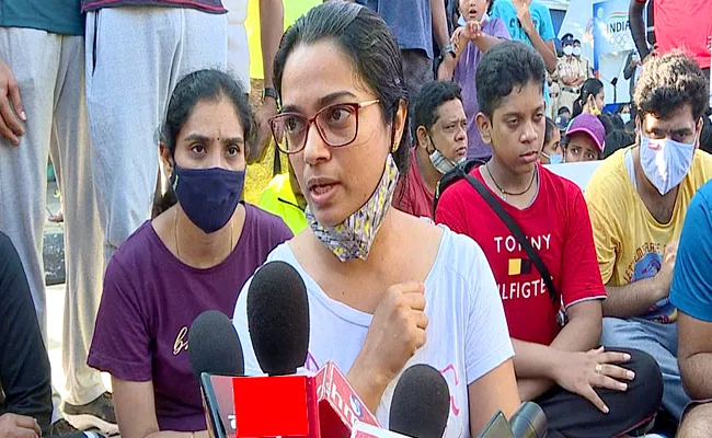 Players And Athletes protest At Gachibowli Stadium Over Govt Decision - Sakshi