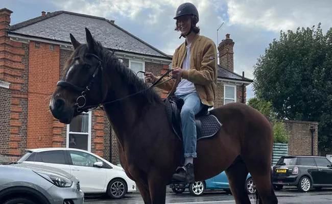 A Viral Video For A Man Rides Horse To Petrol Station due to Fuel Crisis - Sakshi