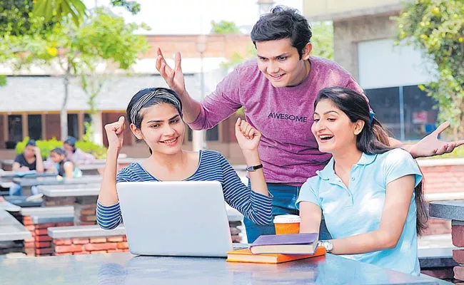 Computer Science And Engineering Data Science The Students Are Competing Fiercely - Sakshi