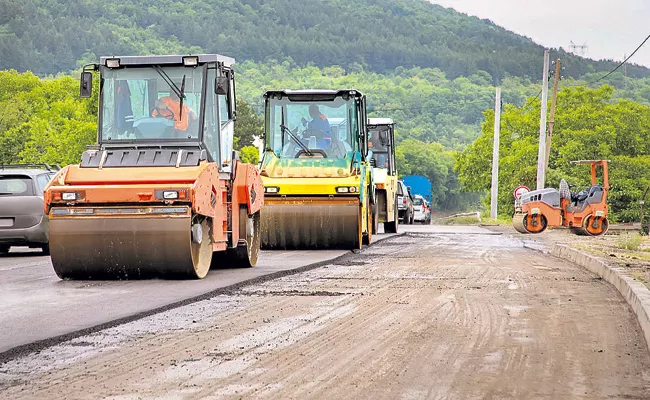 Rehabilitation of 8212 km of roads at cost of Rs 2205 crore - Sakshi