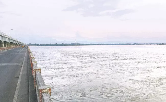 Godavari Flood Flow at Dhavaleswaram Cotton Barrage - Sakshi