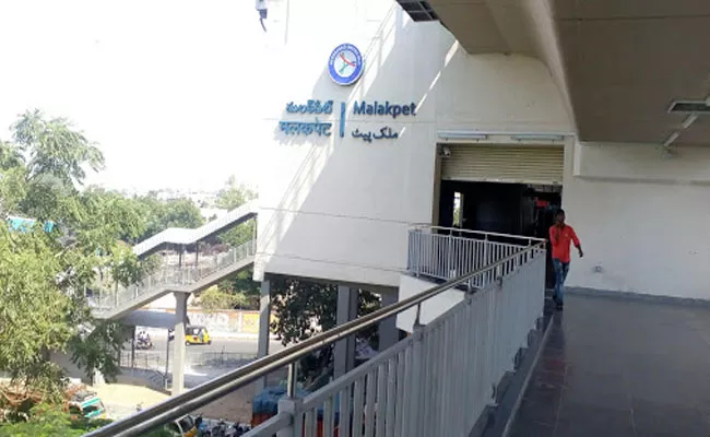 Man Jumps From Malakpet Metro Station - Sakshi