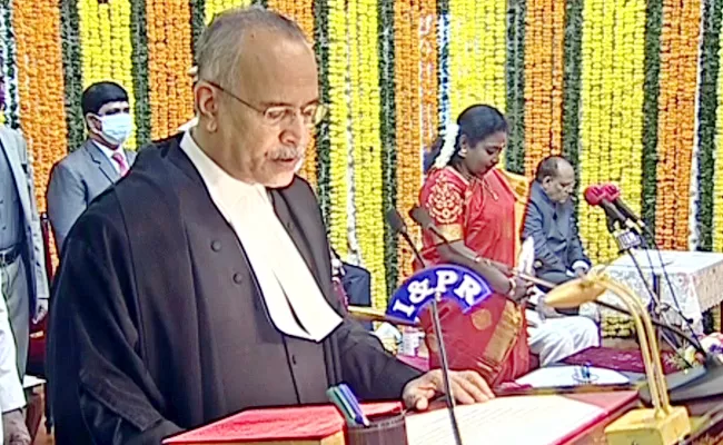 TS High Court CJ Satish Chandra Sharma Was Sworn in - Sakshi