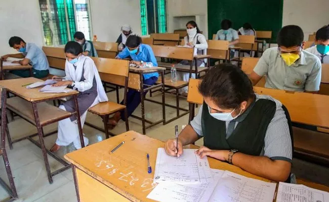 Telangana: 10th Class Exam Paper Reduced From 11 To 6 - Sakshi