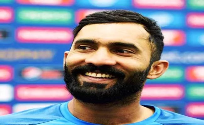 Dinesh Karthik Famous Last Ball Six Becomes India First Sports NFT - Sakshi