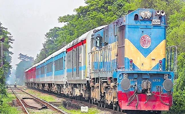 Telangana: Special Train For Dussehra - Sakshi