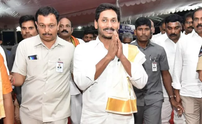 CM YS Jaganmohan Reddy to present silk saree to Vijayawada Durgamma - Sakshi