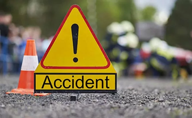 Man Deceased In Road Accident Hyderabad - Sakshi