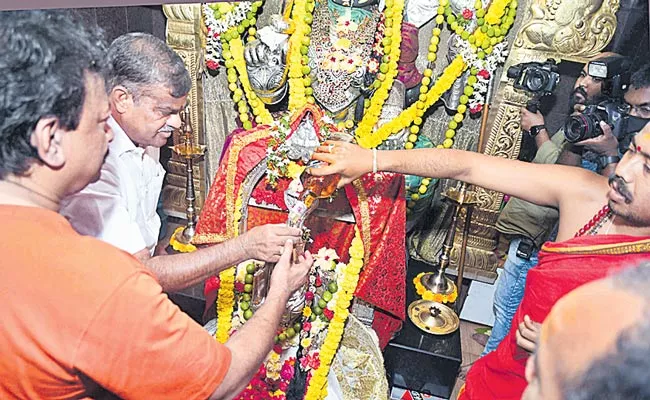 Special Pujas Were Conducted By RGV At The Kota Maisamma Temple - Sakshi